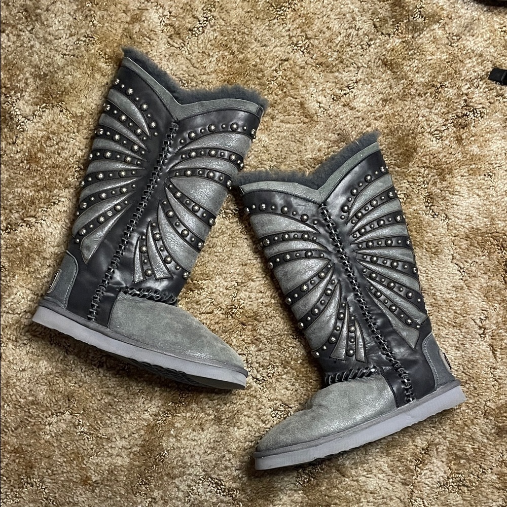 Australia Luxe Collective Gray & Black‎ Studded Fur Boots Size 6 Woman’s